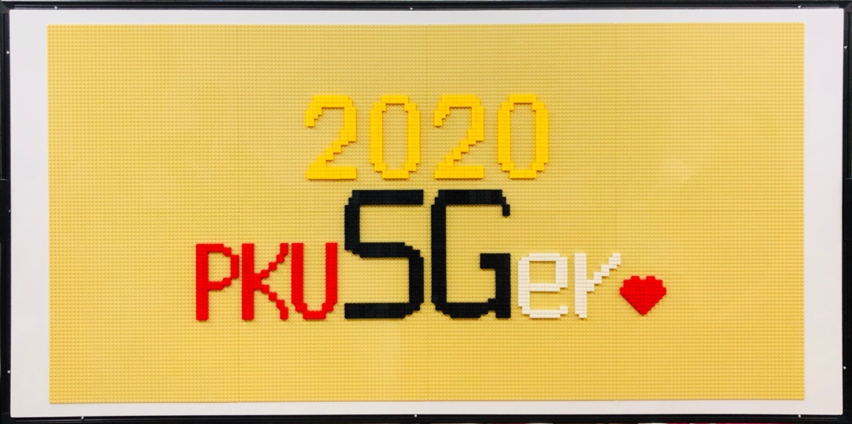 图片包含 游戏机, 标志, 食物
描述已自动生成