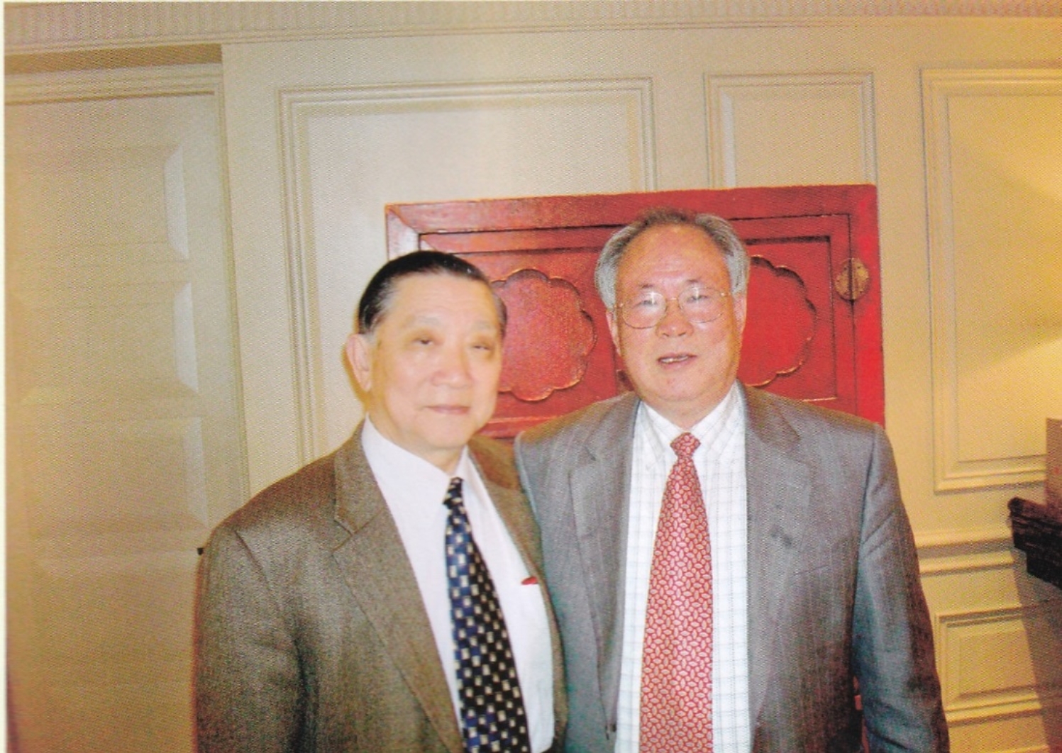 E:\221107\谢庆奎老师后事\谢庆奎老师纪念专栏\四、谢庆奎珍贵照片\2008年,在台北与台湾大学曹俊汉教授在一起。.jpg