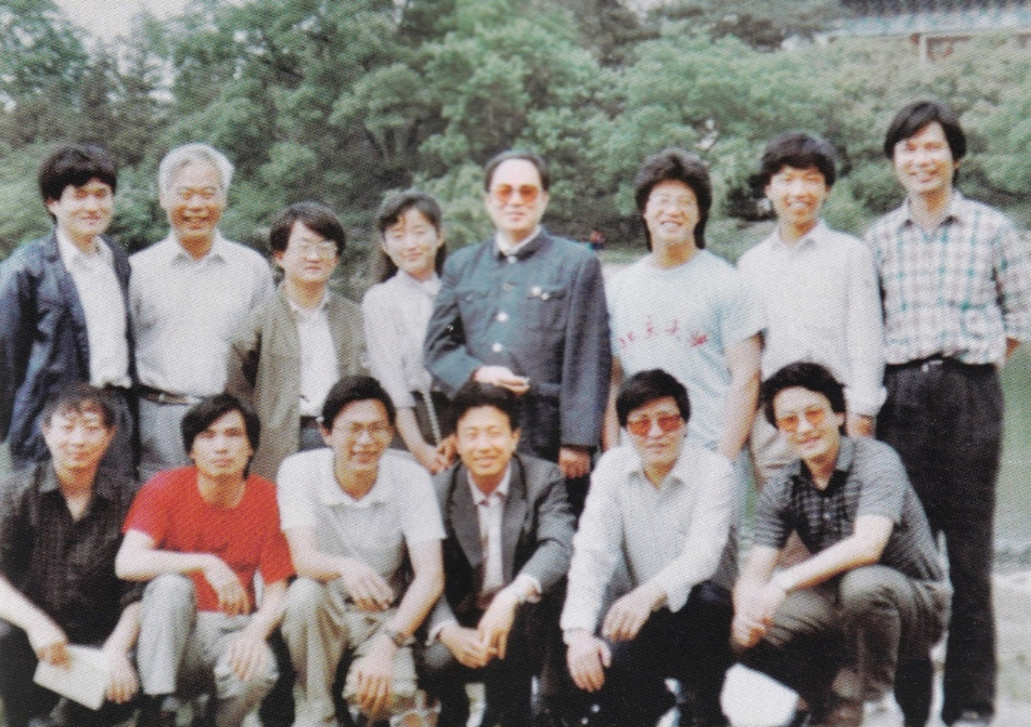 E:\221107\谢庆奎老师后事\谢庆奎老师纪念专栏\四、谢庆奎珍贵照片\1987年师生春游,在北京大学校园内。.jpg