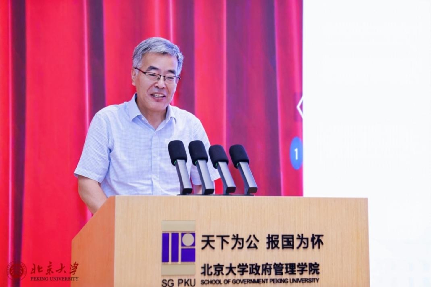 男子的脸部特写与配字描述已自动生成